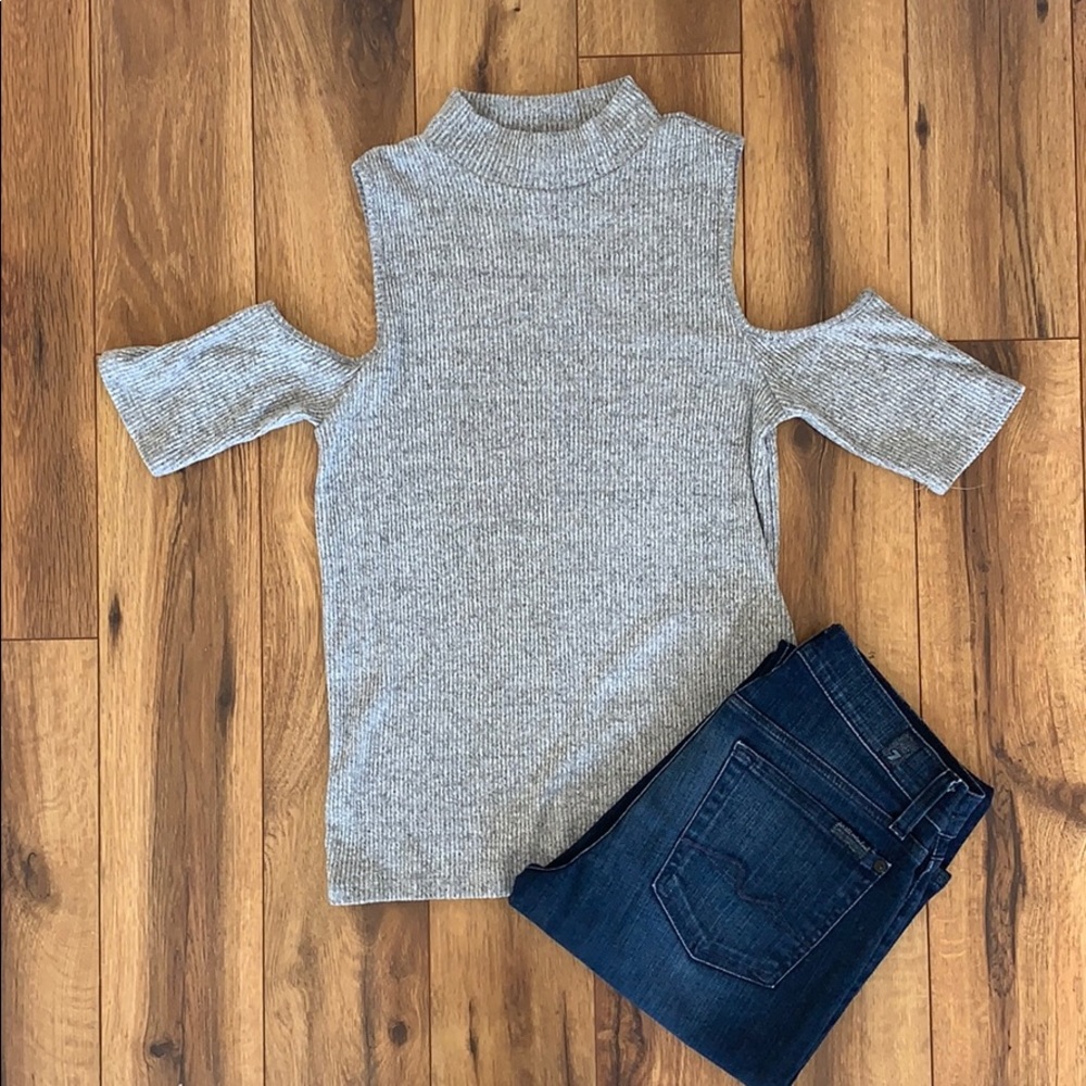 GAP Super Soft Cold Shoulder Top-Like New!